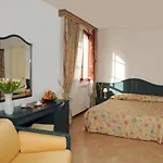 La Azzurra Guest house 3*